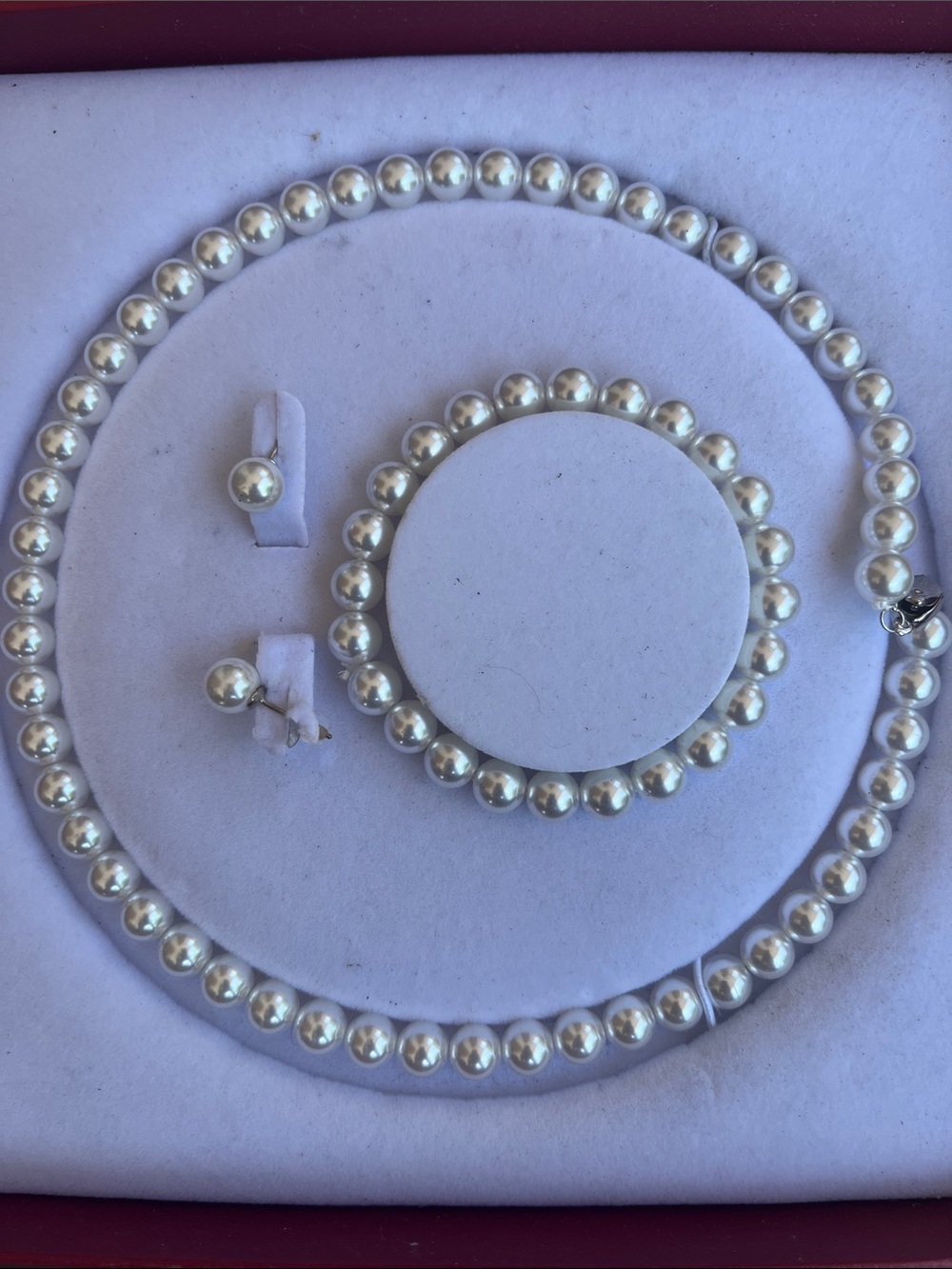 Lustrous White Pearl Necklace, Bracelet & Studs Set